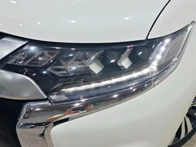 Mitsubishi Outlander — Фото автомобиля 6