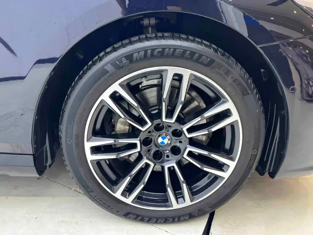 BMW 5 Series — Фото автомобиля 21