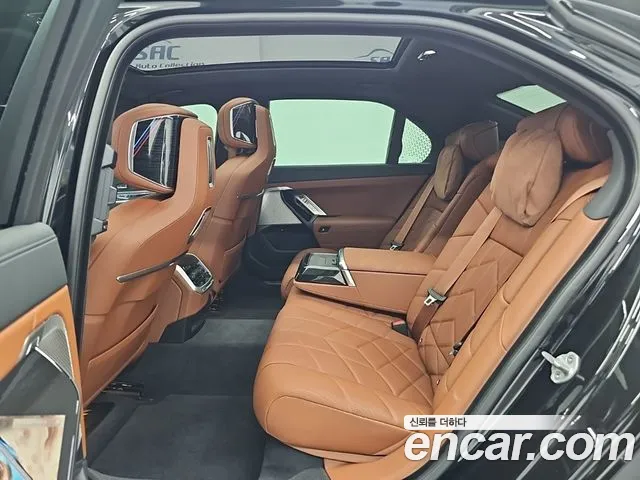 BMW 7 Series G70 — Фото автомобиля 12