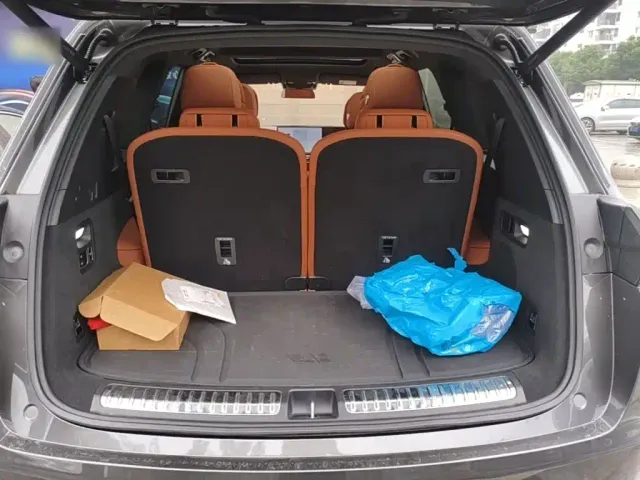 Li Auto L8 — Фото автомобиля 18