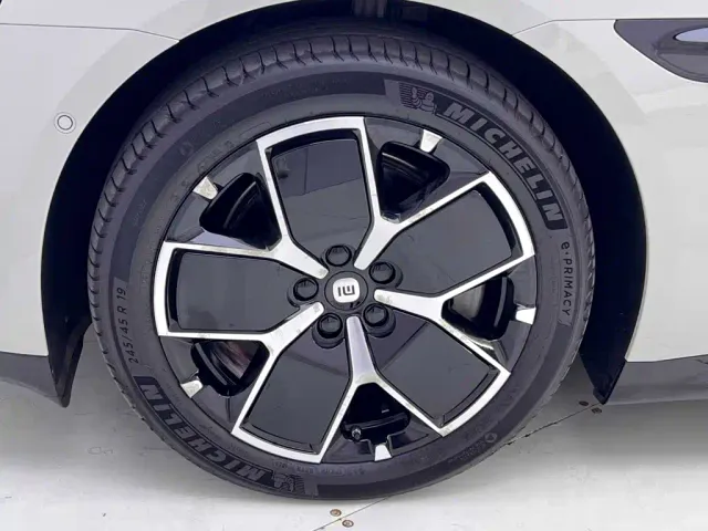 Xiaomi SU7 — Фото автомобиля 11