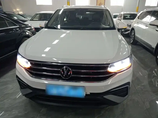 Volkswagen Tiguan L — Фото автомобиля 2
