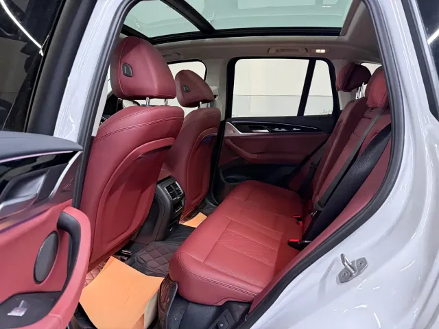 BMW iX3 — Фото автомобиля 10