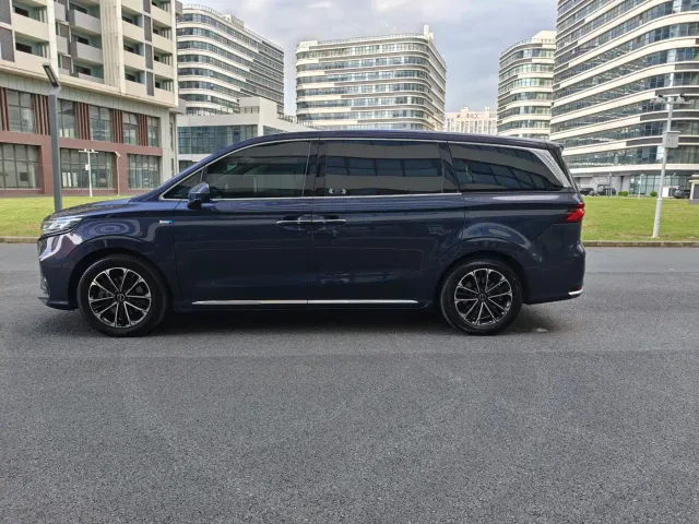 Roewe iMAX8 — Фото автомобиля 6