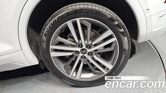 Audi Q5 40 TDI quattro Premium — Фото автомобиля 20