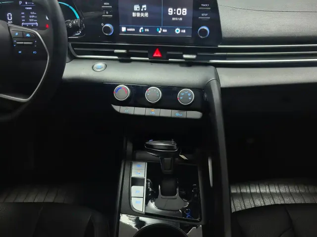 Hyundai Elantra — Фото автомобиля 13