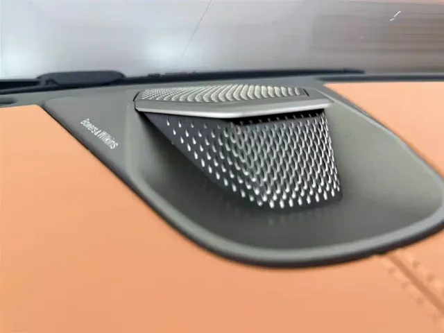 Aston Martin DB12 — Фото автомобиля 10