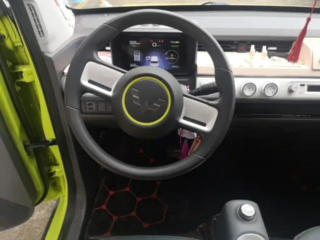 Wuling Hongguang Mini EV — Фото автомобиля 10