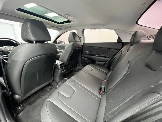 Hyundai Elantra — Фото автомобиля 12