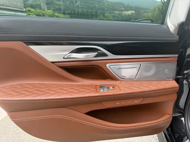 BMW 7 Series — Фото автомобиля 7