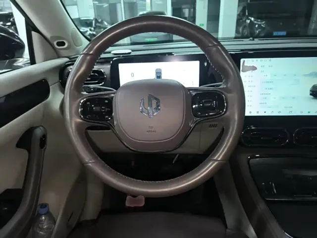 Leapmotor C11 — Фото автомобиля 10