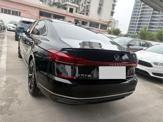 Volkswagen Passat — Фото автомобиля 8