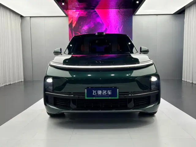 Li Auto L8 — Фото автомобиля 2