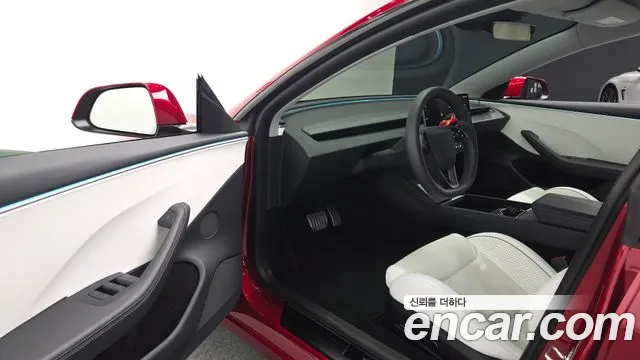 Tesla Model 3 — Фото автомобиля 15