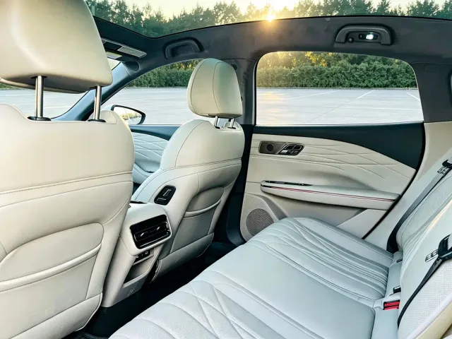 Geely Galaxy Xingyao 8 — Фото автомобиля 7