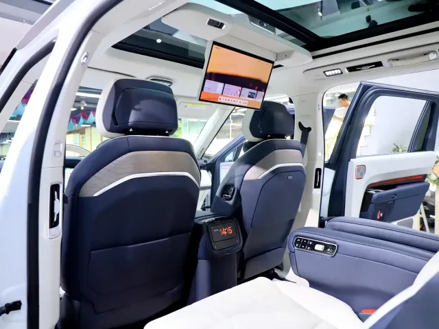 ZEEKR Zeekr 9X 2025 model Ultra Edition 70kWh — Фото автомобиля 27
