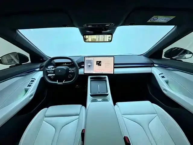 Xpeng P7 — Фото автомобиля 10