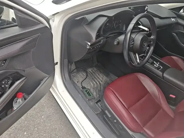 Mazda Axela — Фото автомобиля 15