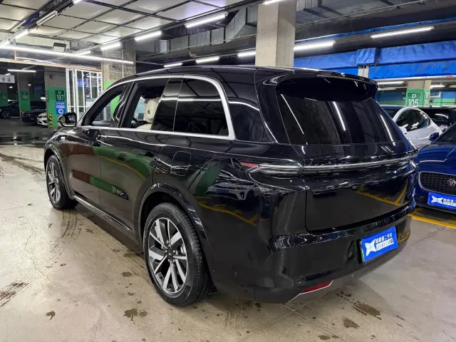 Li Auto L8 — Фото автомобиля 6