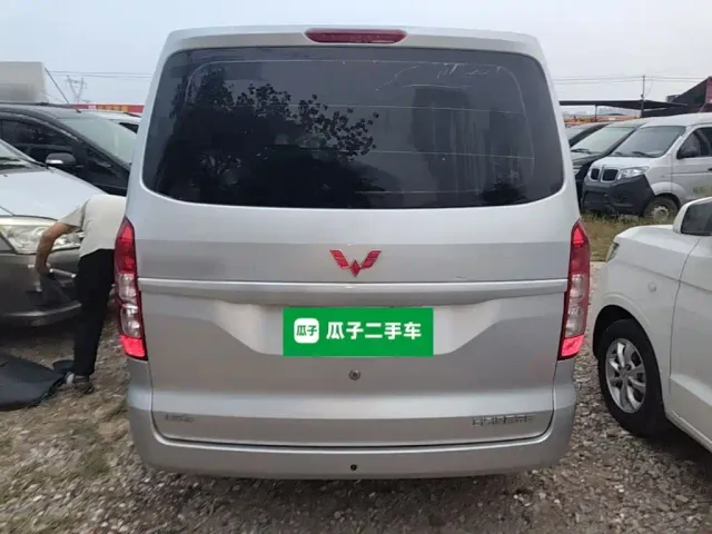 Wuling Hongguang V — Фото автомобиля 5