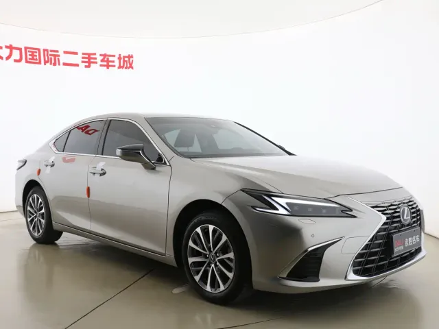 Lexus ES — Фото автомобиля 3