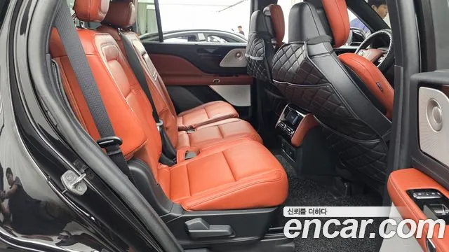Lincoln Aviator — Фото автомобиля 11