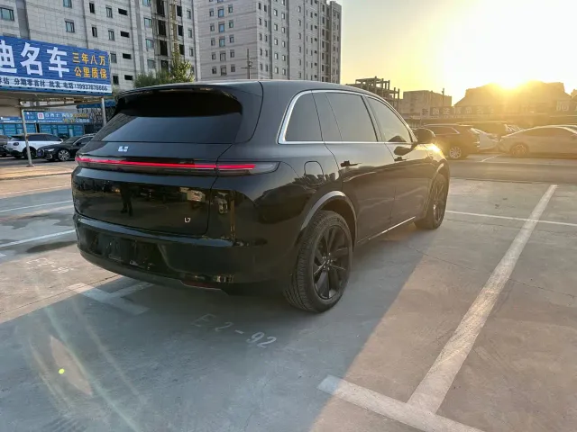 Li Auto L7 — Фото автомобиля 8