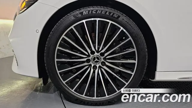 Mercedes-Benz E-Class — Фото автомобиля 5