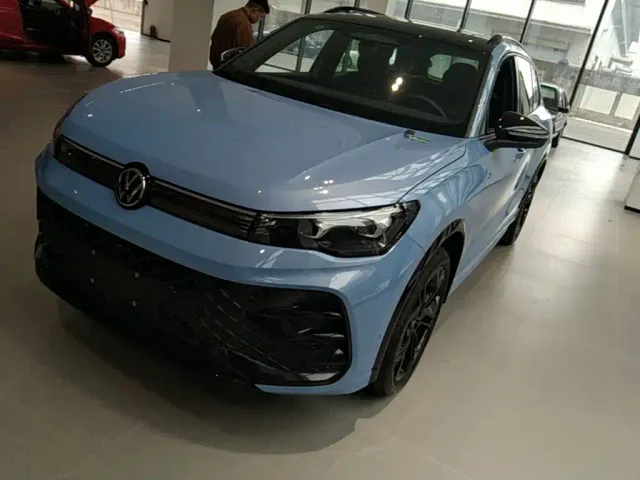 Фотография автомобиля — Volkswagen Tiguan L