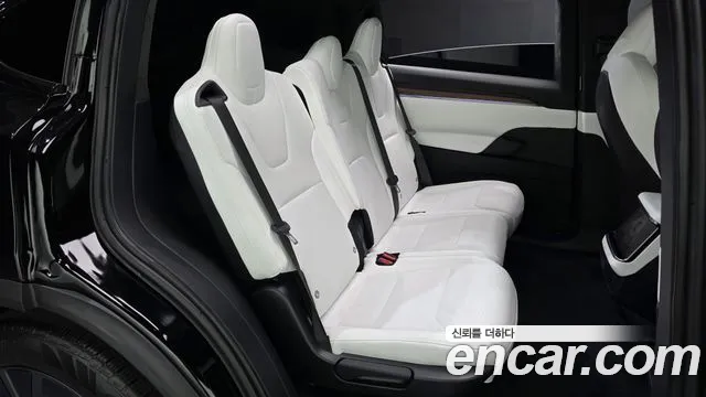 Tesla Model X — Фото автомобиля 11