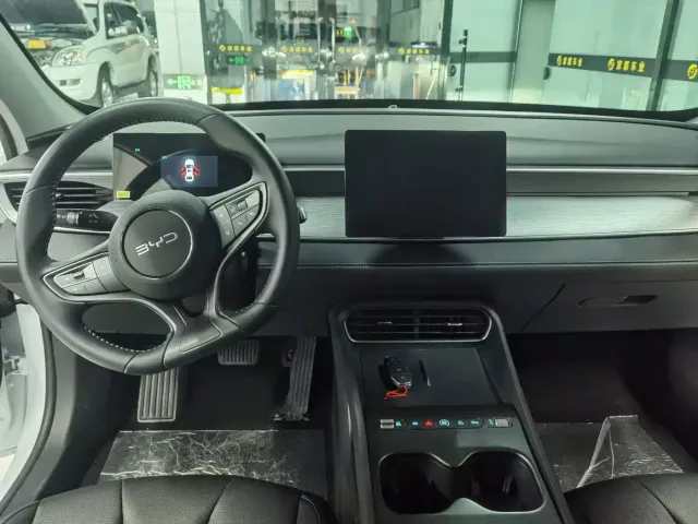 BYD Seal 05 DM-i — Фото автомобиля 8