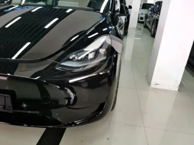 Tesla Model Y — Фото автомобиля 23