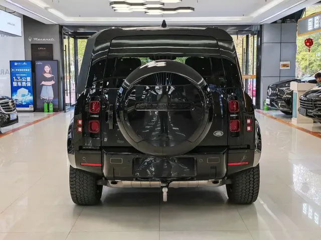 Land Rover Defender — Фото автомобиля 8