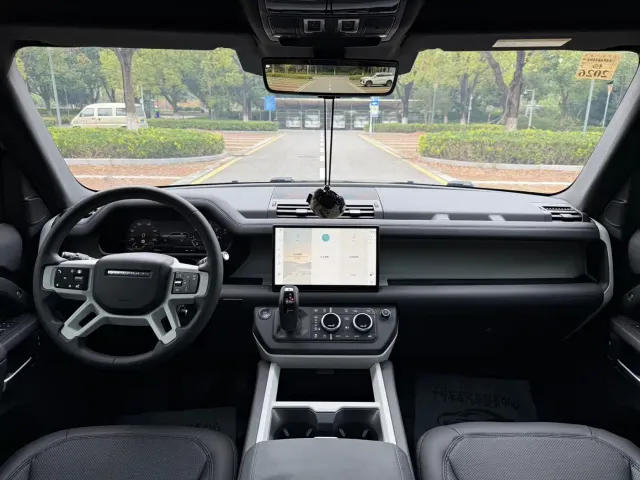 Land Rover Defender — Фото автомобиля 4