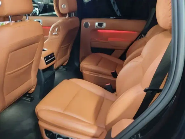 Li Auto L8 — Фото автомобиля 16