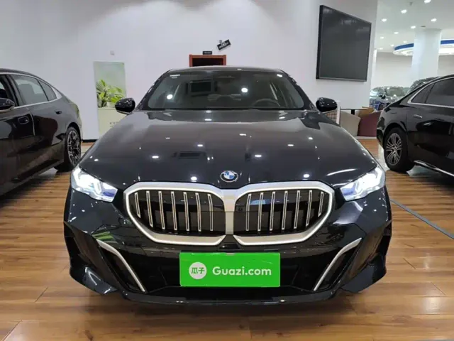 BMW 5 Series — Фото автомобиля 2
