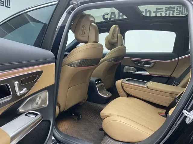 Mercedes-Benz E-Class — Фото автомобиля 23