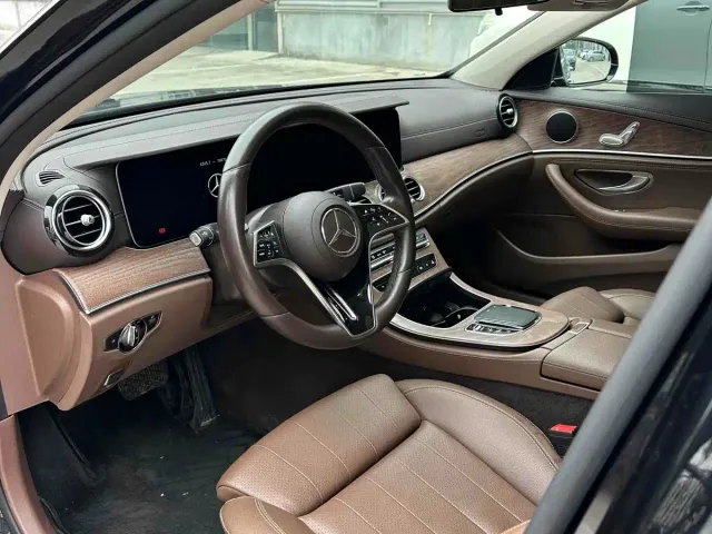Mercedes-Benz E-Class — Фото автомобиля 4