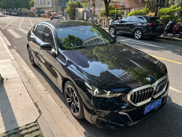 BMW 5 Series — Фото автомобиля 21
