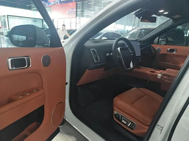 Li Auto L7 — Фото автомобиля 15