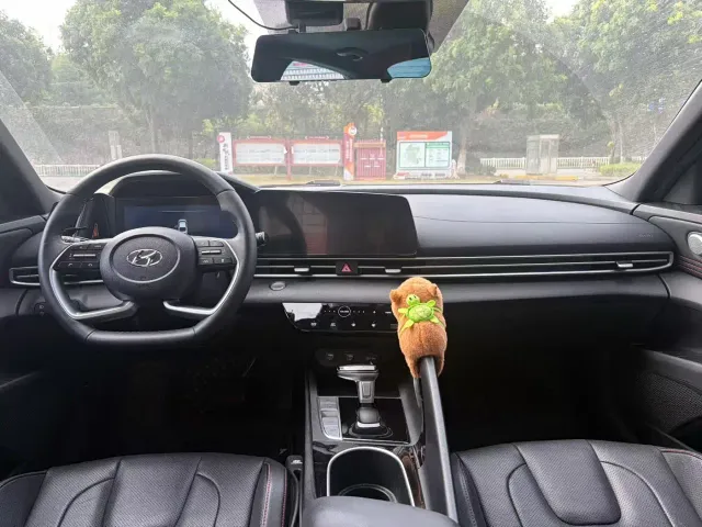 Hyundai Elantra — Фото автомобиля 5
