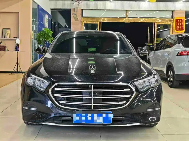 Mercedes-Benz E-Class — Фото автомобиля 2