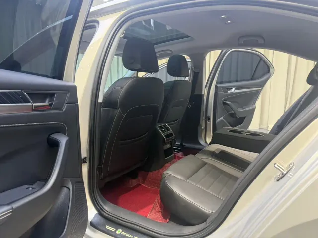 Skoda Superb — Фото автомобиля 10