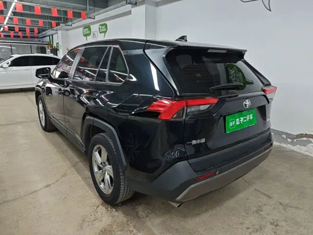 Toyota RAV4 — Фото автомобиля 4