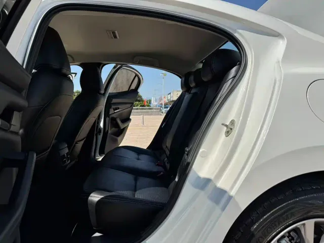 Mazda Axela — Фото автомобиля 16