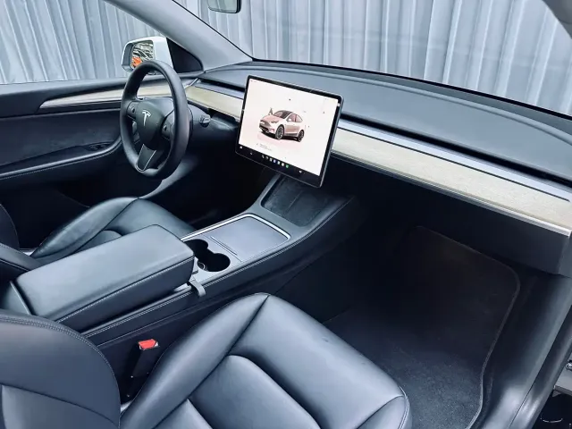 Tesla Model Y — Фото автомобиля 14