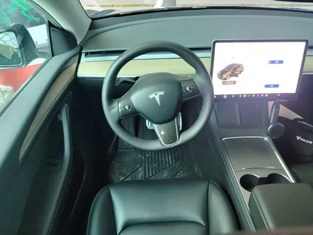 Tesla Model Y — Фото автомобиля 10