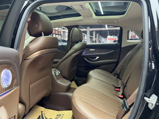 Mercedes-Benz E-Class — Фото автомобиля 6