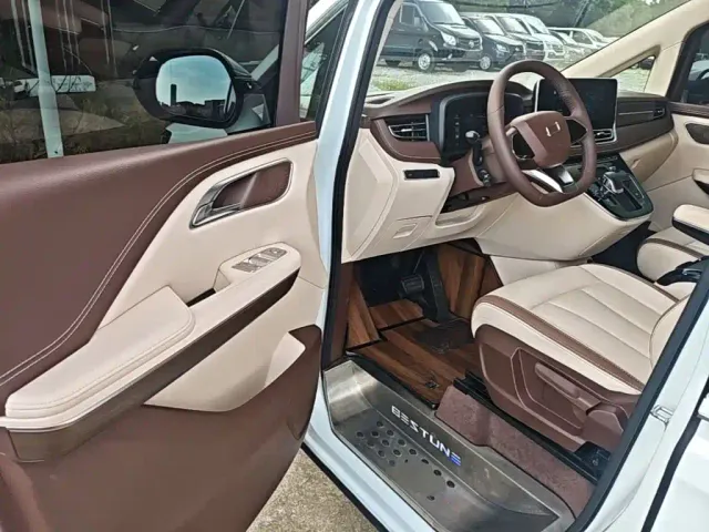 Bestune Besturn M9 — Фото автомобиля 15