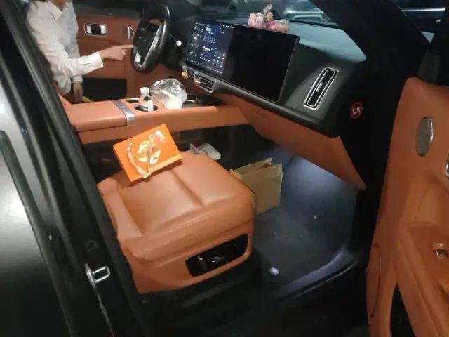 Li Auto Li L8 2023 Pro — Фото автомобиля 8
